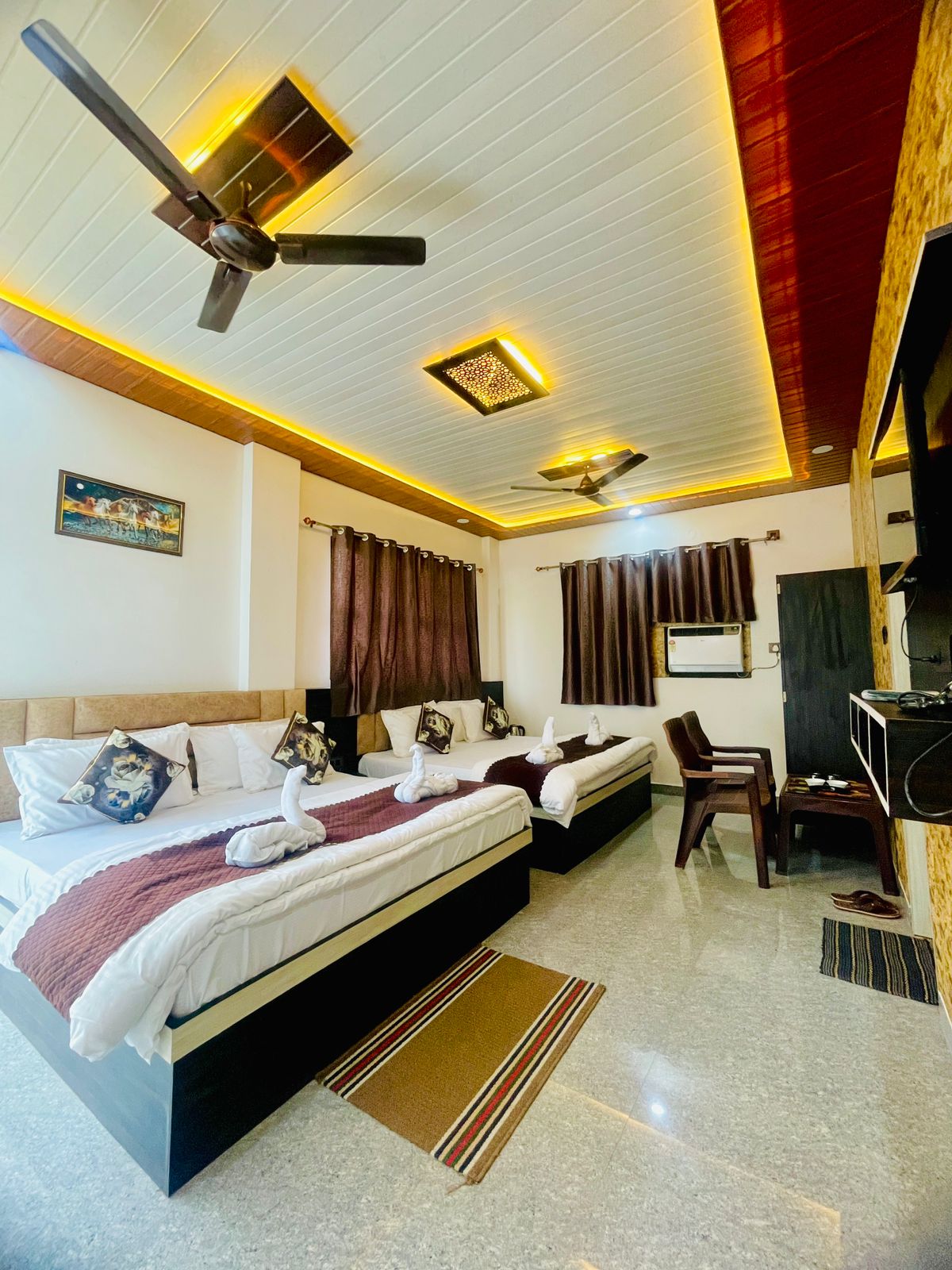 WhatsApp Image 2025-10-29 at 12.03.15 (1)