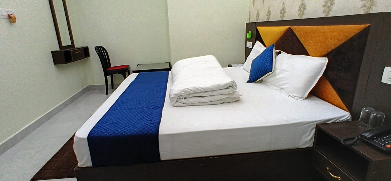 WhatsApp Image 2025-10-29 at 12.03.18 (1)